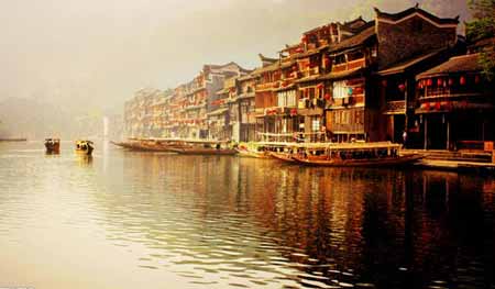 張家界國家森林公園、袁家界、天子山、大峽谷、玻璃橋、鳳凰古城兩晚三日游